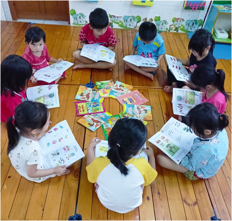 NGÀY HỘI ĐỌC SÁCH  CỦA  CÁC BÉ TRƯỜNG MN XÃ HỘI HOAN