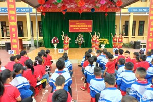 Ngoại khóa kỷ niệm 40 năm ngày nhà giáo Việt Nam của trường PTDTBT TH xã Thanh Long
