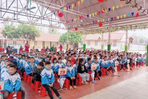 SINH HOẠT DƯỚI CỜ CHỦ ĐIỂM “MẸ VÀ CÔ”