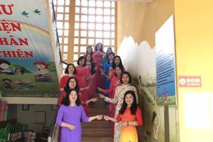 Cán bộ nhân viên và giáo viên trường TH xã Tân Tác hưởng ứng “Tuần lễ Áo dài” năm 2023 do Trung ương Hội Liên hiệp Phụ nữ Việt Nam phát động